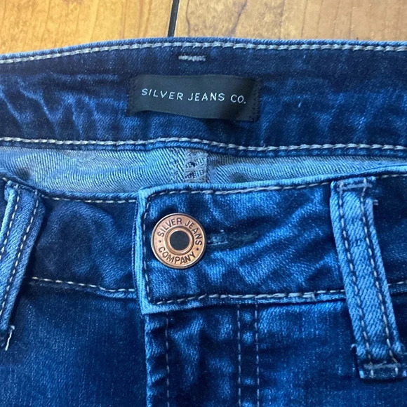 Silver jeans suki capris - Picture 3 of 6